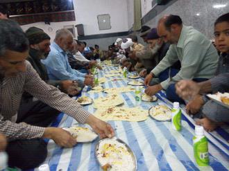 مسجد جامع افطاری ماه رمضان روستای خزان